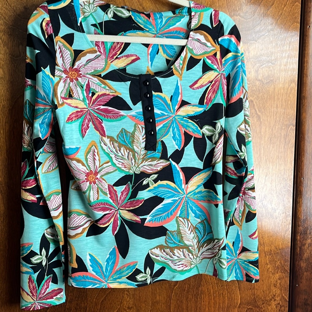 Women’s size medium top floral print